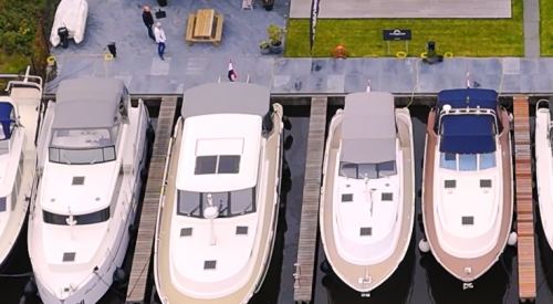Petra vertelt over ons aanbod tijdens Motorboot Sneek!